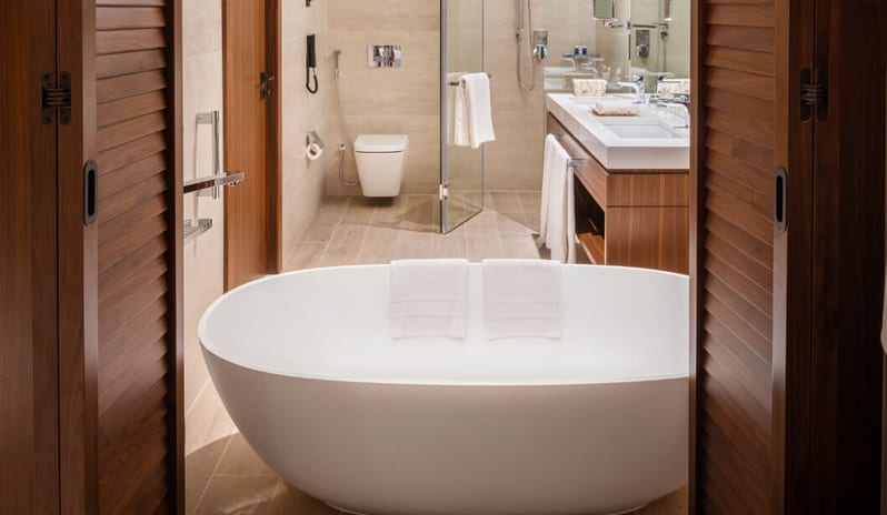 JUNIOR SUITE BATHROOM